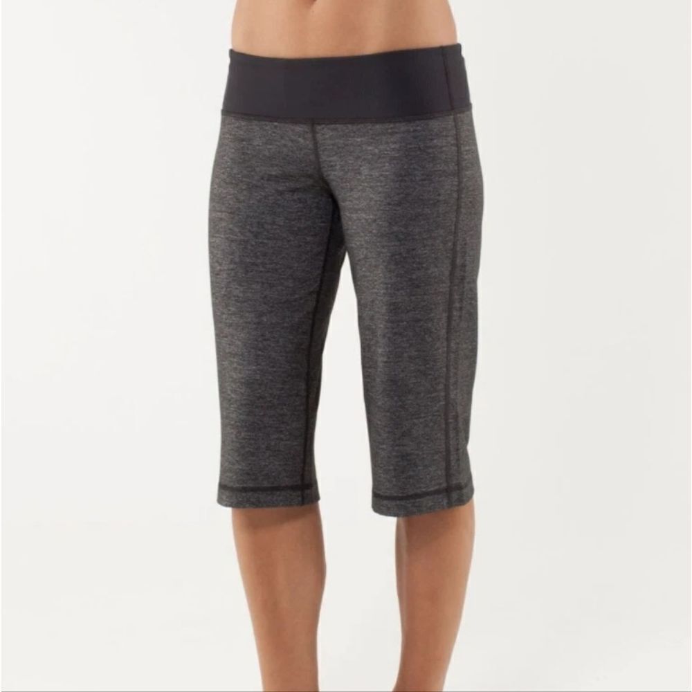 Lululemon Athletica Clam Digger II Crops Size 2 SALE!